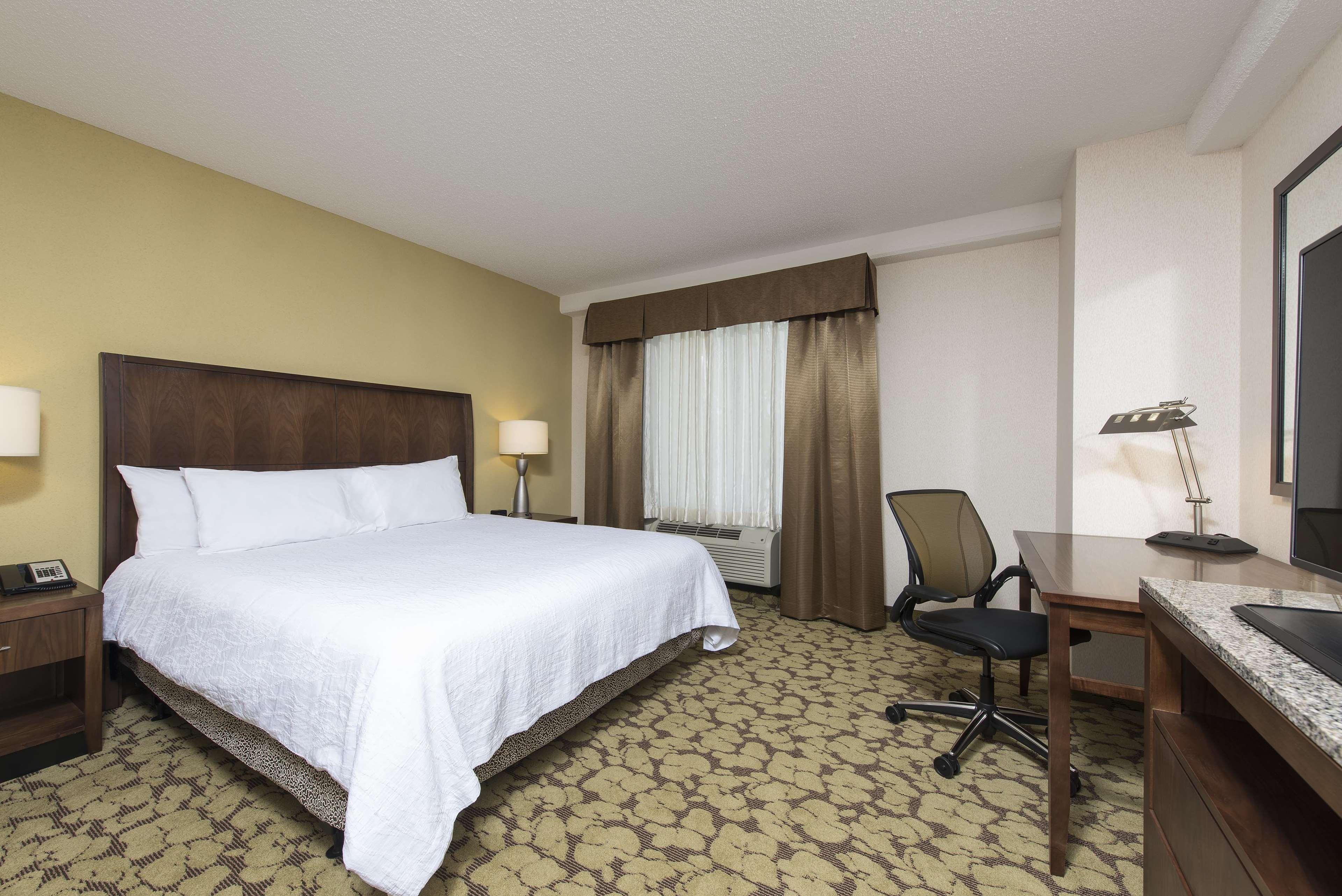 Hilton Garden Inn Louisville Downtown Exterior foto